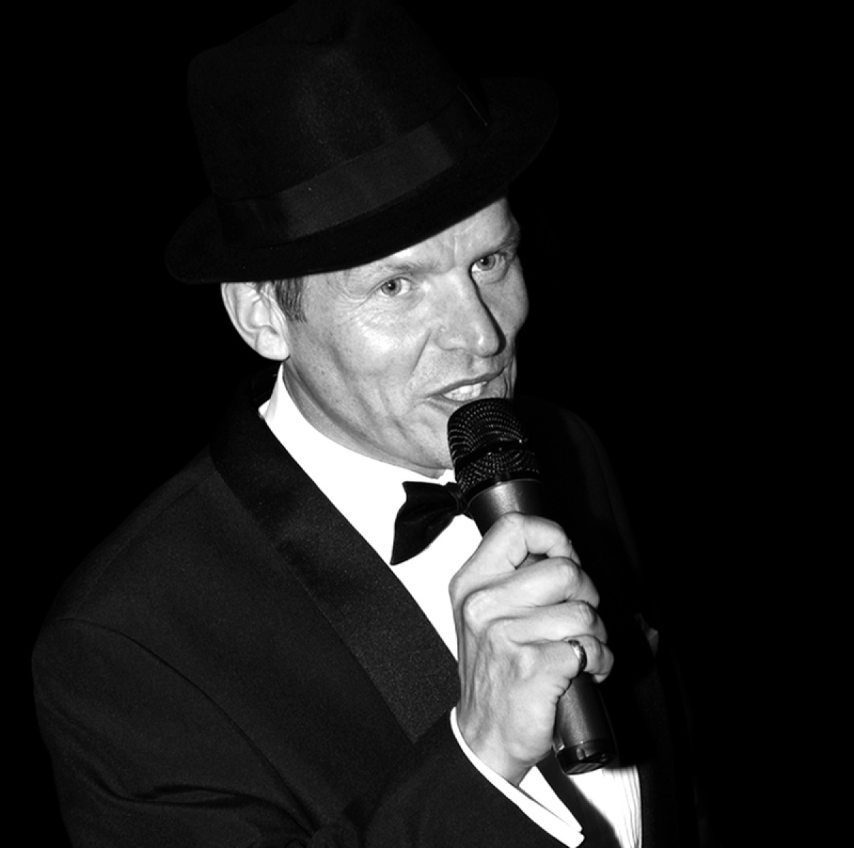 BIBIS LEEDS I SHOWTIME I PHIL FRYER AS FRANK SINATRA