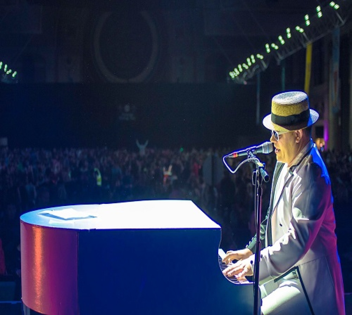 BIBIS LEEDS I SHOWTIME I JOEL COOMBS AS ELTON JOHN
